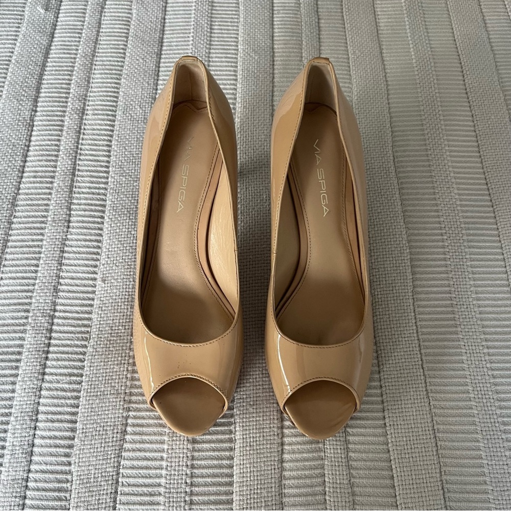 💘 Via Spiga Nude Pumps